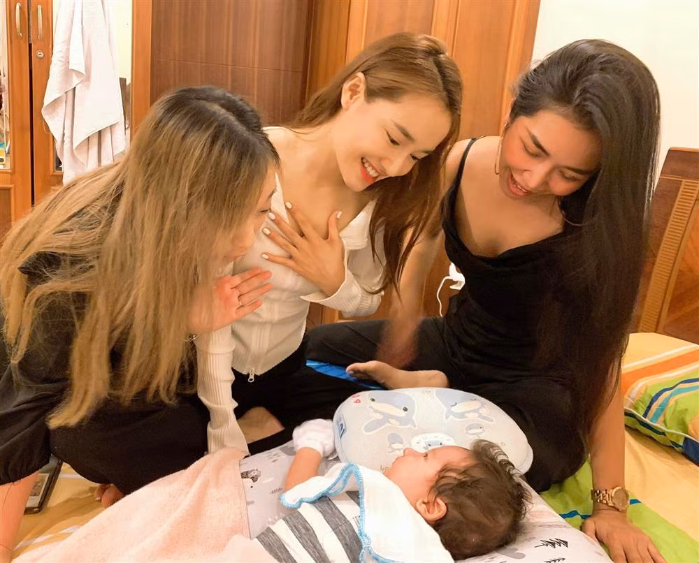 Hoang Oanh 'ket sui gia' Nha Phuong, 'lo ngai' khi cac be gap go