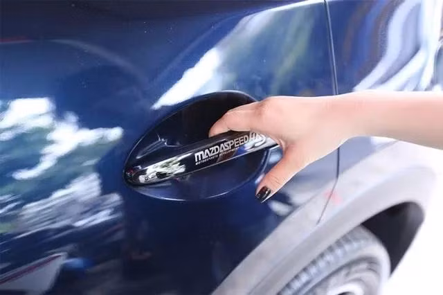 Bam theo oto chong cho bo nhi de danh ghen va cai ket bi kich