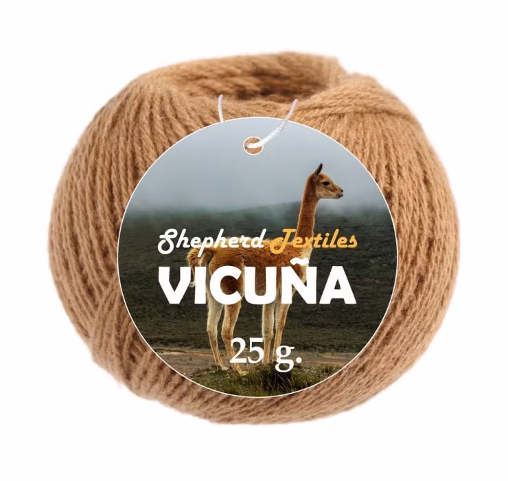 Quá trình này được diễn ra như một nghi lễ có tên gọi là Chaccu của hoàng tộc. Sau khi đã xén lông xong, những con Vicuña sẽ được thả đi an toàn.