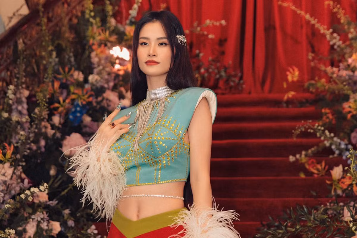 Thậm chí, bà xã Ông Cao Thắng cũng khẳng định sẽ không thay đổi bản thân theo ý kiến của hàng trăm, hàng nghìn người vì như vậy sẽ không còn là mình.