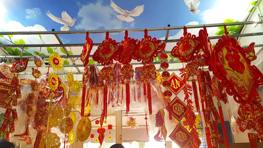 Theo quan niệm, không khí lễ hội cũng có tác dụng tốt đối với phong thủy. Khi con người ta hạnh phúc hơn, may mắn sẽ tự nhiên đến. 