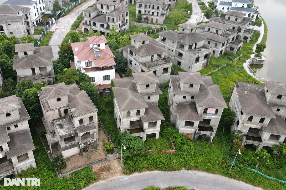 Cũng theo tư vấn của nhiều môi giới bất động sản trong Khu đô thị Nam An Khánh, một căn khu biệt thự đang bỏ hoang chưa phân khu rõ ràng đang dao động từ 25 đến 31 tỷ đồng, tùy vị trí. Giá này cao gấp đôi so với thời điểm trước dịch Covid-19.