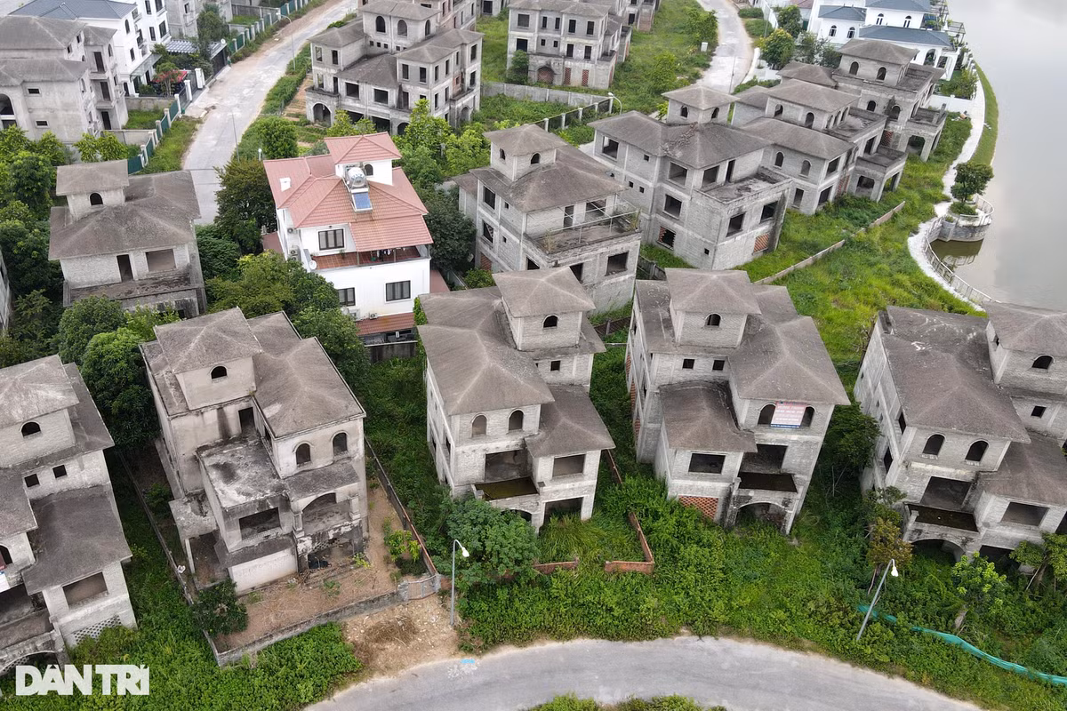 Cũng theo tư vấn của nhiều môi giới bất động sản trong Khu đô thị Nam An Khánh, một căn khu biệt thự đang bỏ hoang chưa phân khu rõ ràng đang dao động từ 25 đến 31 tỷ đồng, tùy vị trí. Giá này cao gấp đôi so với thời điểm trước dịch Covid-19.