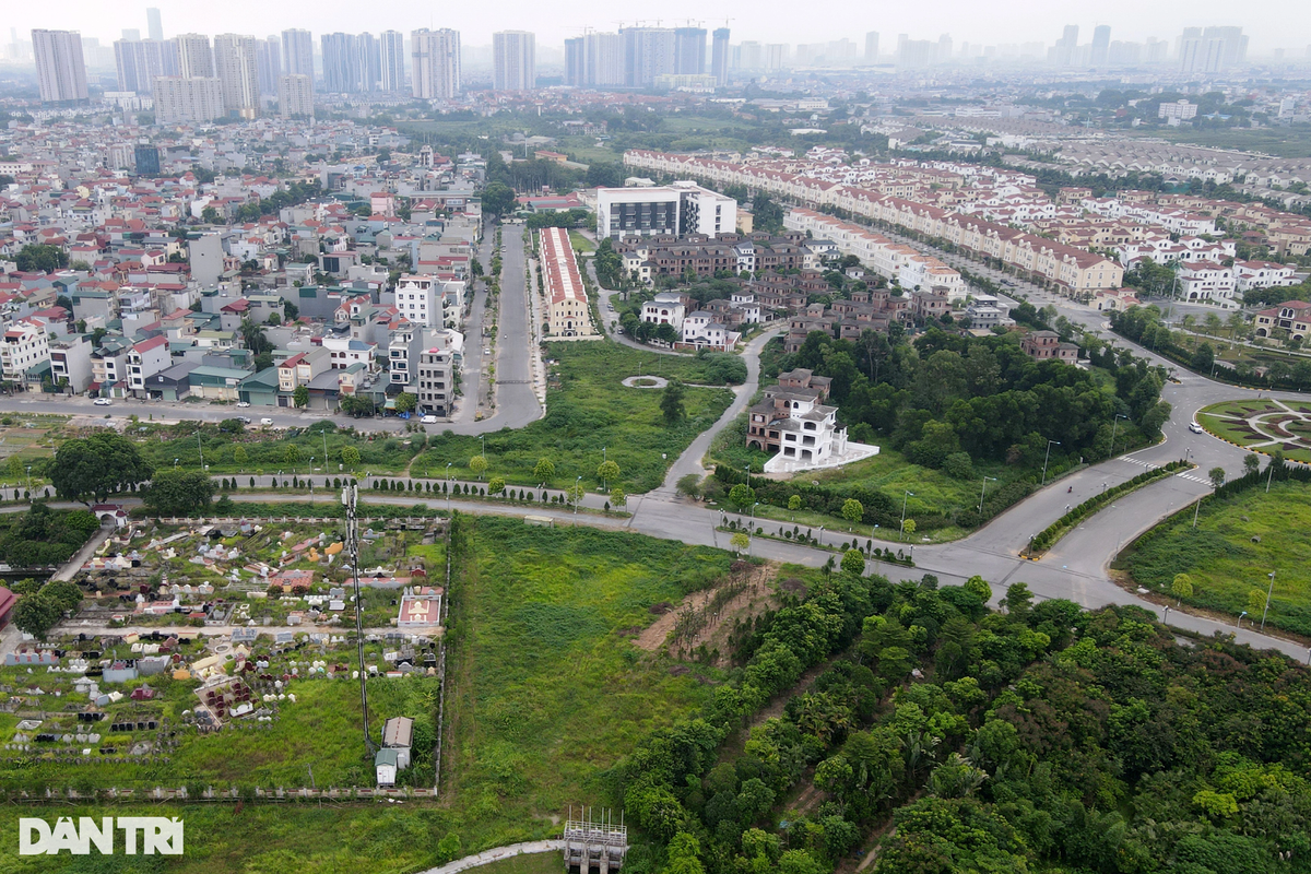 Dù giá các căn biệt thự bỏ hoang tại Khu đô thị Nam An Khánh đang thấp hơn các khu vực đã hoàn thiện, nhưng thực trạng hạ tầng khu vực này chưa được hoàn thiện cũng khiến nhiều nhà đầu tư ái ngại chi tiền. Đặc biệt, đối với những người có nhu cầu ở thực, họ cũng cân nhắc vì vấn đề an ninh khu vực có nhiều biệt thự bỏ hoang này.