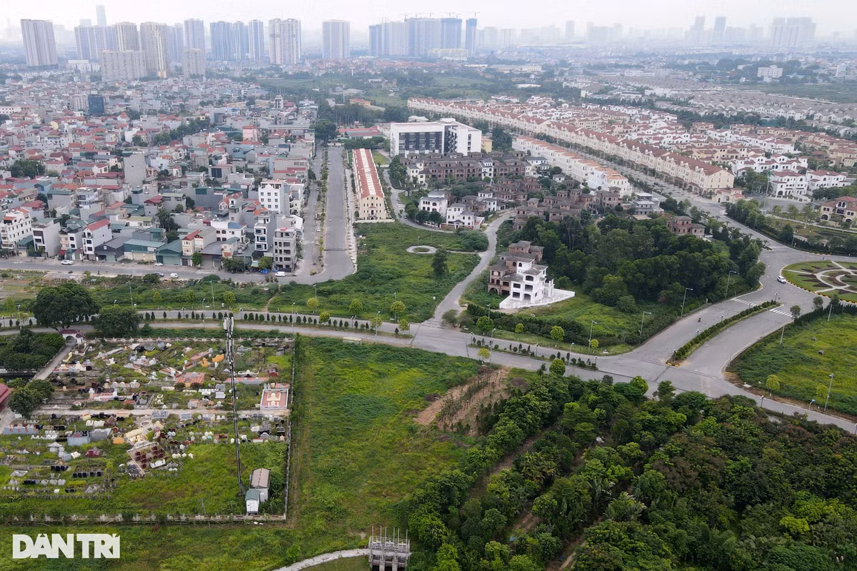 Dù giá các căn biệt thự bỏ hoang tại Khu đô thị Nam An Khánh đang thấp hơn các khu vực đã hoàn thiện, nhưng thực trạng hạ tầng khu vực này chưa được hoàn thiện cũng khiến nhiều nhà đầu tư ái ngại chi tiền. Đặc biệt, đối với những người có nhu cầu ở thực, họ cũng cân nhắc vì vấn đề an ninh khu vực có nhiều biệt thự bỏ hoang này.