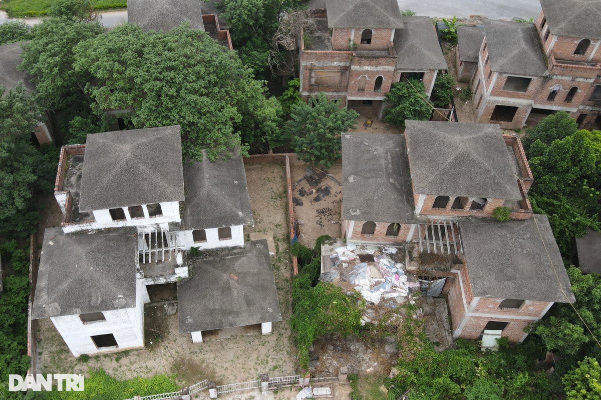 Theo môi giới có nhiều năm bán tại dự án này tiết lộ, mức giá 31 tỷ đồng trên chênh đến 22 tỷ đồng so với thời điểm mua vào năm 2010.