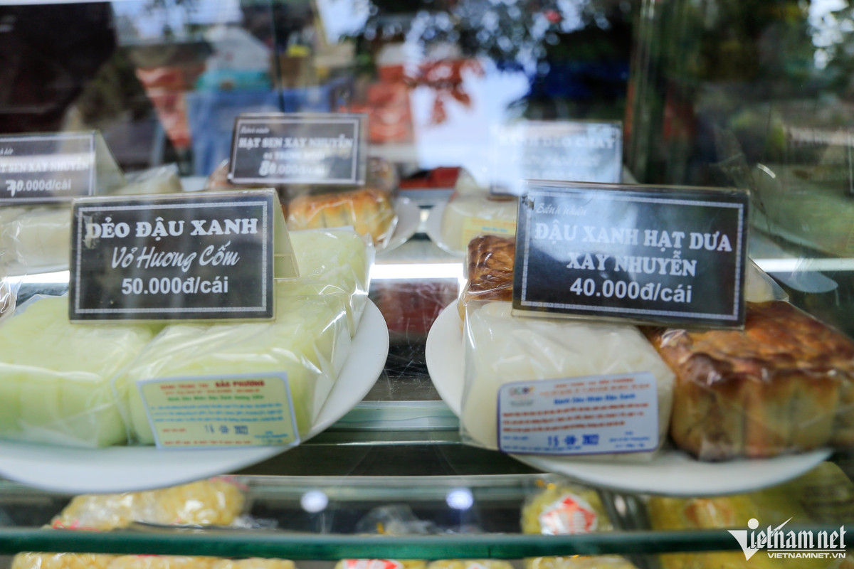 Cảnh tượng trái ngược ở một số cửa hàng bán bánh Trung thu - Hình 8 Canh tuong trai nguoc o mot so cua hang ban banh Trung thu-Hinh-8