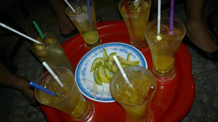 Nhiều mẫu nước uống vỉa hè bị phát hiện có khuẩn E.coli