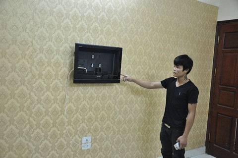 Chiếc ti vi chỉ còn lại vỏ nhựa