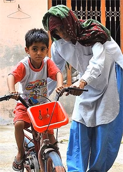 Ước mơ duy nhất của bà bây giờ đó là được trông thấy đám cưới của cô con gái Naveen.