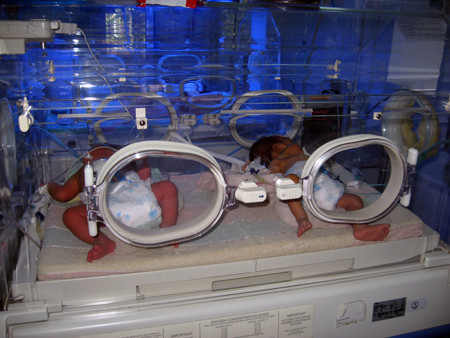 Hiện sức khỏe hai cháu đã ổn định.