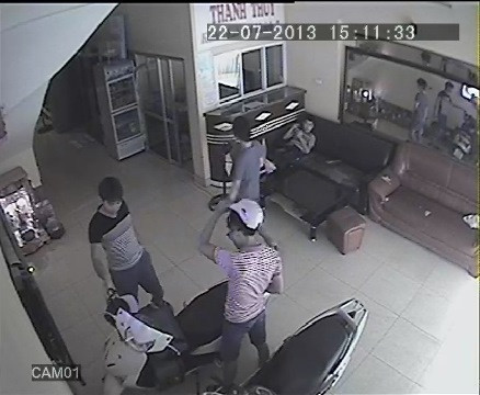 Hai thanh niên vào thuê phòng lúc 15h11 phút (22/7)