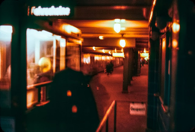 Tại một nhà ga của U-Bahn - hệ thống tàu điện ngầm Berlin. Ảnh: Barney Britton/ Dpreview.