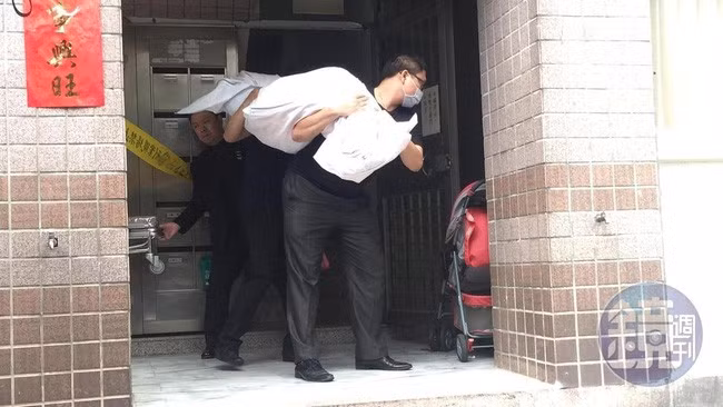 Thi the co gai chon trong phong ngu vach tran danh tinh ke sat nhan-Hinh-2