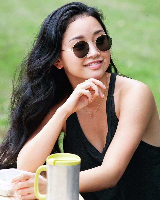 Được biết Lana Condor sinh năm 1997, có tên khai sinh là Trần Đồng Lan, là người Mỹ gốc Việt. Nữ diễn viên được 1 cặp vợ chồng người Mỹ nhận nuôi tại một trại cô nhi ở Cần Thơ khi mới 2 tháng tuổi.