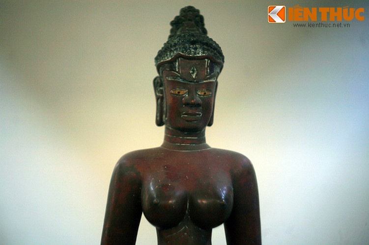 Đây có thể là pho tượng đặt tại đài thờ trung tâm dâng cúng cho thần Lakshmindra Lokeshvara. Hiện tại bức tượng nữ thần Tara đã được công nhận là bảo vật quốc gia của Việt Nam.