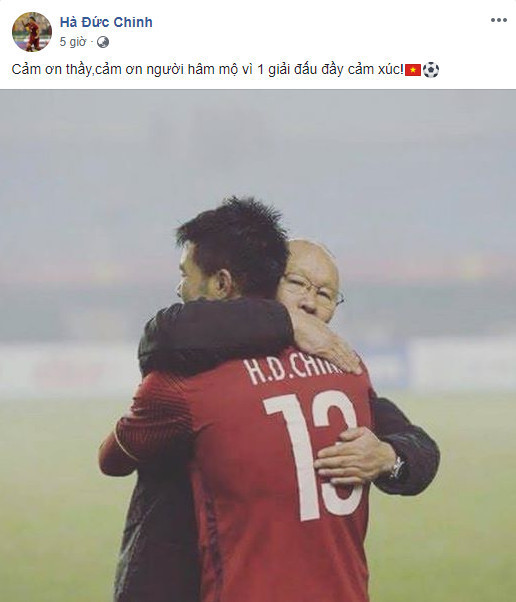 Sau trận đấu, tiền đạo của CLB Đà Nẵng đã bày tỏ lời tri ân tới ông thầy người Hàn Quốc của mình. So với giải U23 châu Á trên đất Thường Châu, Trung Quốc trước đó, Đức Chinh không được trọng dụng nhiều tại ASIAD năm nay. Tiền đạo người Phú Thọ phải nhường suất đá chính cho Anh Đức. Có lối chơi tương đồng, song người đàn anh sở hữu nhiều kinh nghiệm trận mạc hơn tiền đạo mang áo số 13.