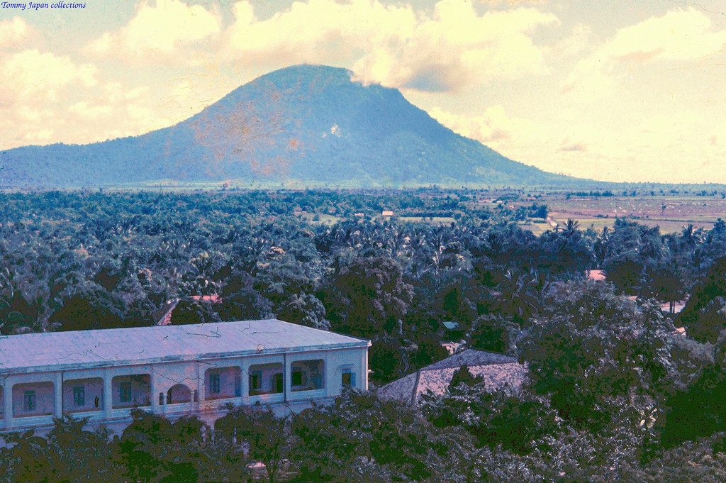 Núi Bà Đen trong một bức ảnh chụp năm 1965. Ảnh: John A. Hansen.