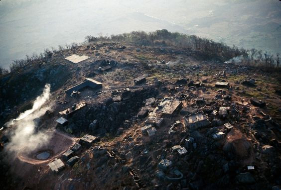 Khu căn cứ quân sự của Mỹ trên đỉnh núi Bà Đen. Ảnh: Donna Deneen.