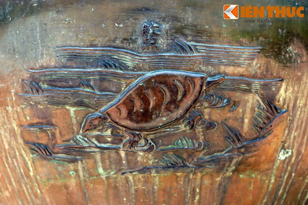 Loài động vật cuối cùng trên Cao đỉnh là "Miết", nghĩa là con ba ba, một loài rùa mai mềm. Đây là sát một thủy sản có giá trị, ngày nay đã được nhân nuôi rộng rãi ở Việt Nam.