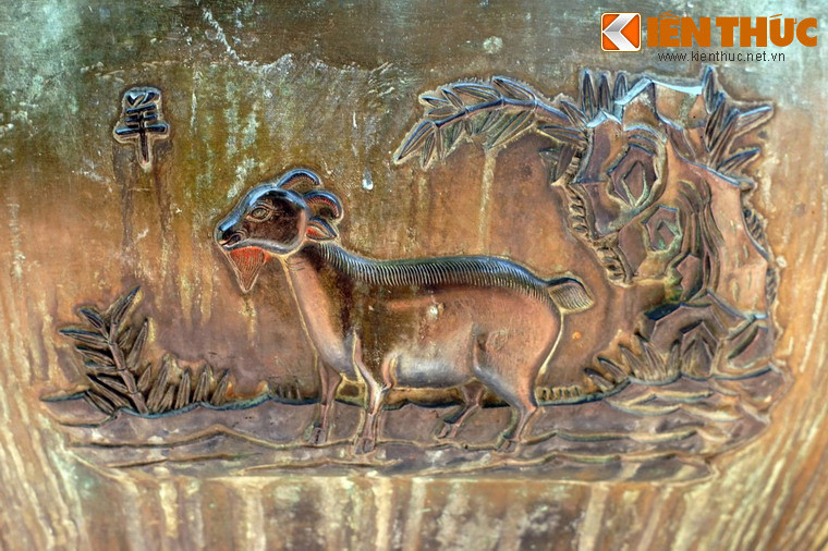 Loài cuối cùng trên Dụ đình là "Dương" - con dê, loài gia súc được nuôi nhiều tại một số vùng núi đá của Việt Nam.