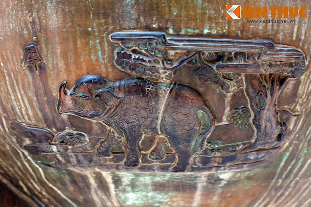 Loài tiếp theo là "Tê", nghĩa là con tê giác, loài động vật quý hiếm ngày nay đã tuyệt chủng ở Việt Nam.