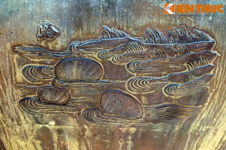 Trên Thuần đỉnh cò con ngao thì Dụ đỉnh có "Cáp" là con sò, loài hải sản có họ với ngao, được khai thác ở các vùng ven biển Việt Nam.