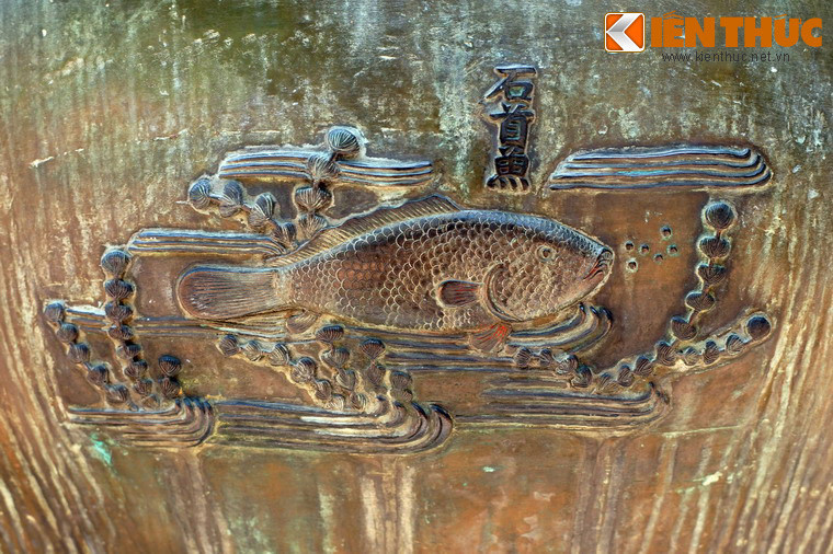 Hình tượng cá ở Dụ đỉnh là "Thạch thủ ngư", tức cá mú, một loài cá biển có thịt ngon được khai thác tại nhiều vùng biển của Việt Nam.