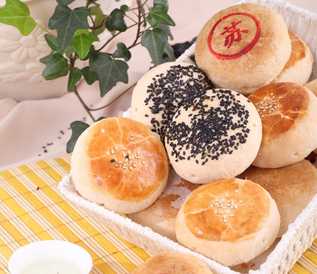 Gần như mỗi vùng miền lại có một phong cách, hình dáng và hương vị bánh khác nhau. Nổi bật nhất là bánh trung thu theo phong cách Quảng Đông, Bắc Kinh, Triều Sán, Vân Nam, Tô Châu, Ninh Ba, Thượng Hải, Hong Kong và Đài Loan. Ảnh: Weibo, China Daily, VCG.