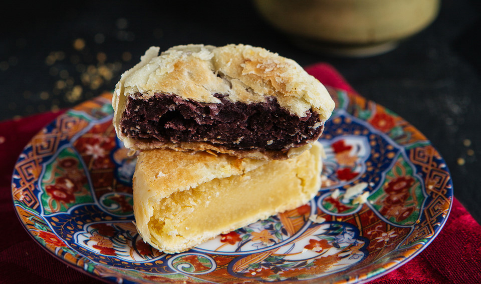  Philippines: Bánh Trung Thu truyền thống của Philippines có tên gọi hopia. Đây là loại bánh nướng đơn giản, không nhiều màu sắc hay hoa văn cầu kỳ nhưng phần nhân rất phong phú và hấp dẫn. Ảnh: Pepper.ph.