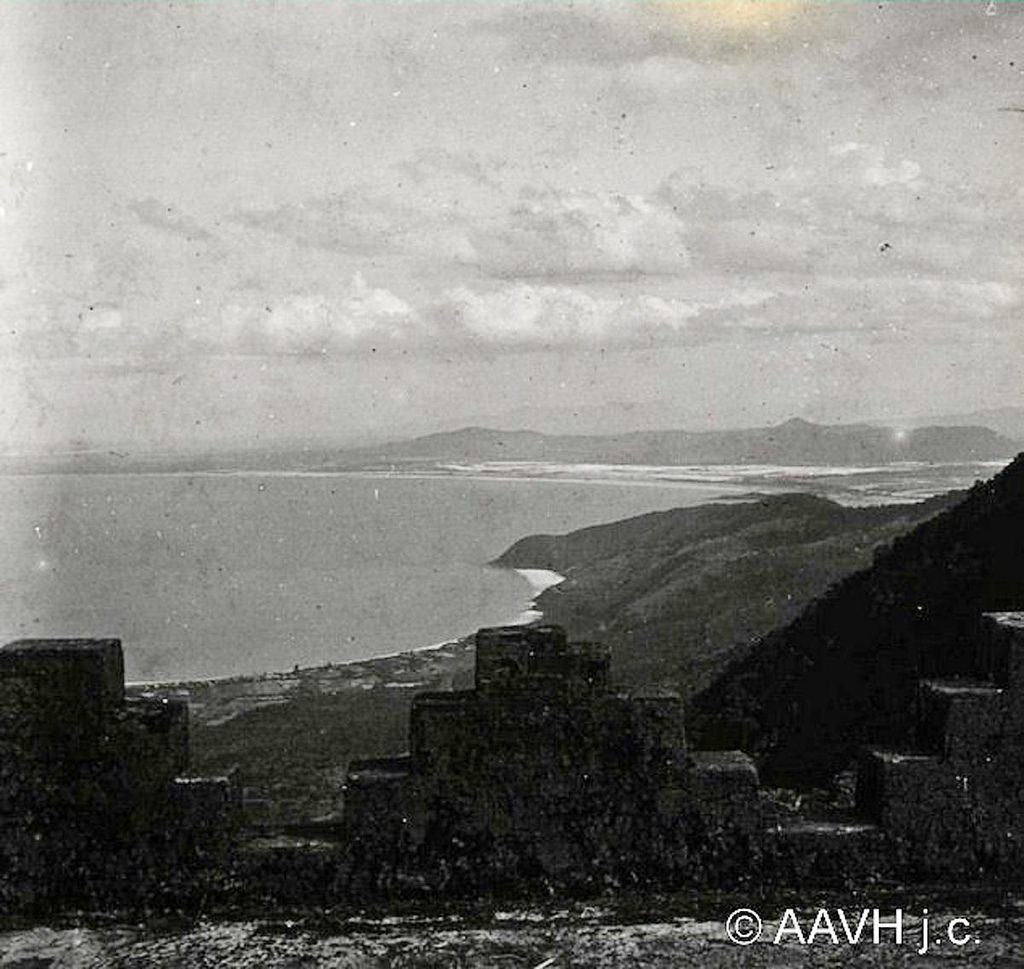 Vịnh Đà Nẵng nhìn từ Hải Vân Quan, 1918. Ảnh tư liệu.