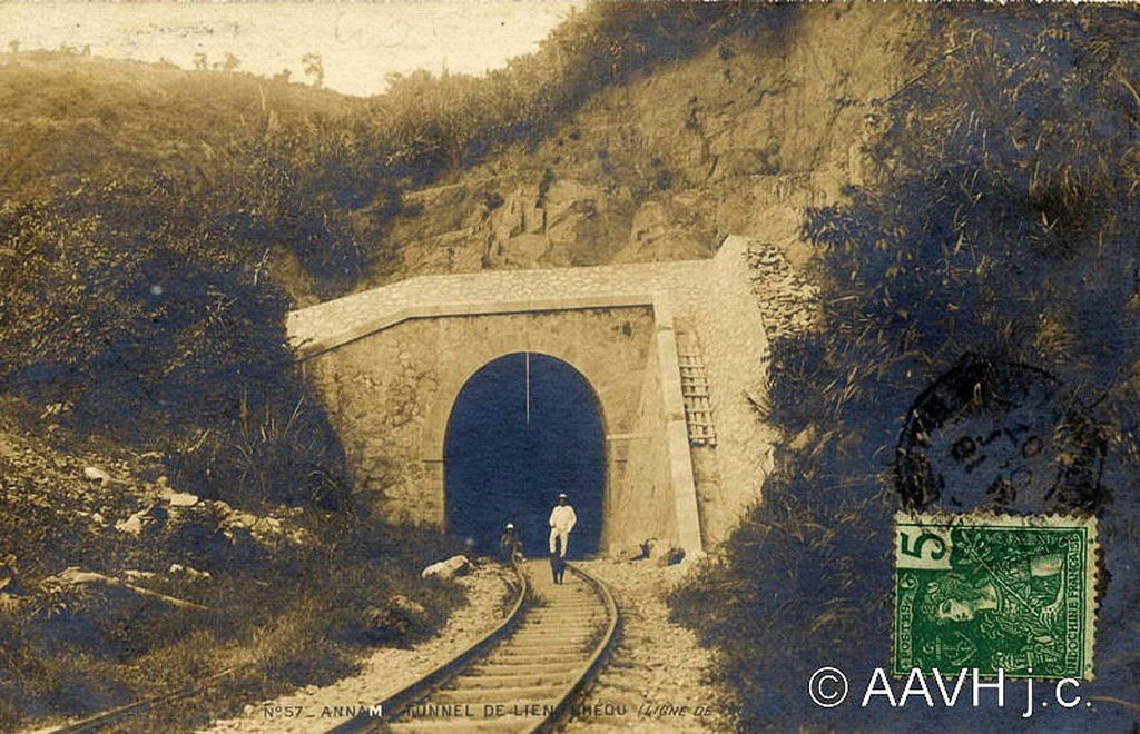 Hầm đường sắt dưới chân đèo Hải Vân phía Đà Nẵng. Ảnh tư liệu.