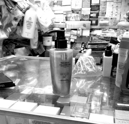 Tràn lan mỹ phẩm dưỡng da giới thiệu có nano vàng bày bán ngoài thị trường.