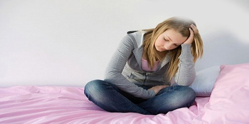 Đang học đại học, Hà bị phù, phải đi cấp cứu vì bị ngất, cô được phát hiện bị hội chứng thận hư. Ảnh minh họa.