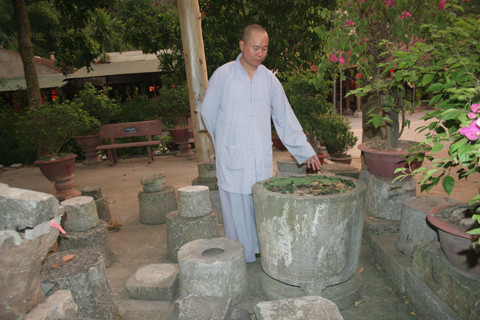 Những chiếc cối đá thầy Hiền sưu tập có niên đại lên đến 700 năm.