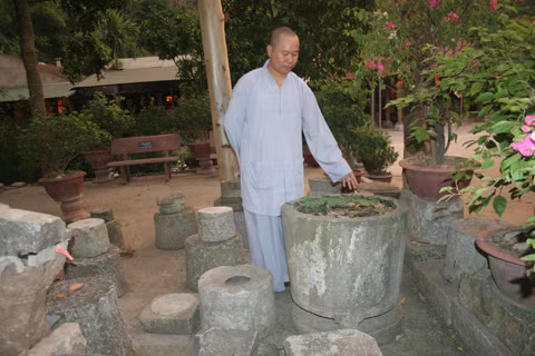 Những chiếc cối đá thầy Hiền sưu tập có niên đại lên đến 700 năm.