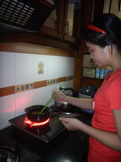 Dùng bếp hồng ngoại tốn điện đắt và nhanh hỏng - Hình 2 Dung bep hong ngoai ton dien dat va nhanh hong-Hinh-2