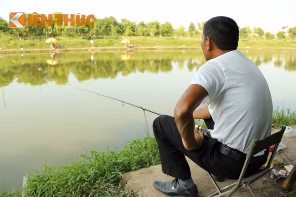 Khu vực hồ câu Big Boss rộng hàng chục hecta thu hút giới đại gia Hà Nội ngay từ những ngày đầu khai trương.