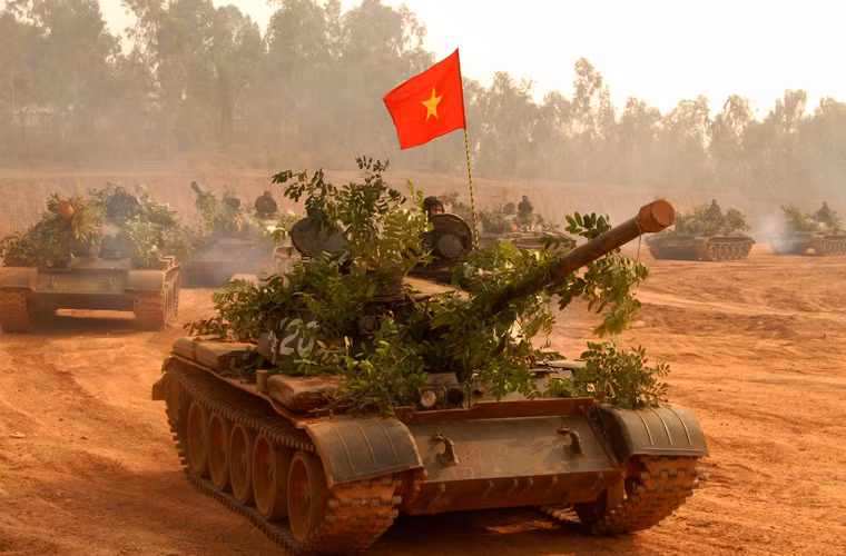 Binh chủng Tăng - Thiết giáp Quân đội Nhân dân Việt Nam là một binh chủng trong Quân chủng Lục quân - Quân đội Nhân dân Việt Nam, chịu trách nhiệm tác chiến đột kích trên bộ và đổ bộ (hải quân), được trang bị các loại xe tăng, xe thiết giáp, với hỏa lực mạnh, sức cơ động cao.