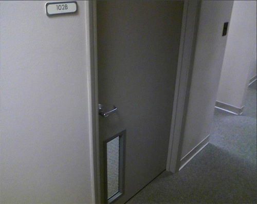 Cửa lộn ngược.