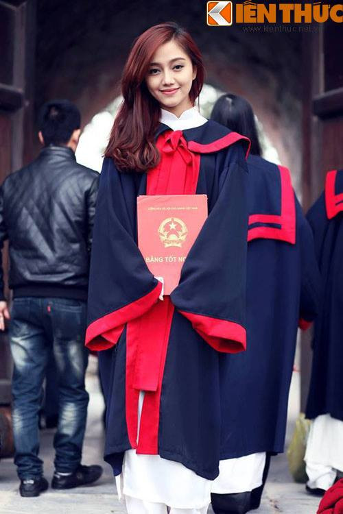 Vân Anh trong ngày tốt nghiệp đại học.