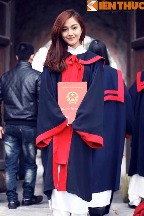 Vân Anh trong ngày tốt nghiệp đại học.