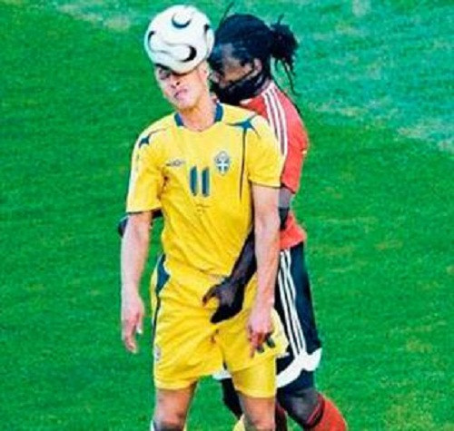 Hành động kỳ quặc.