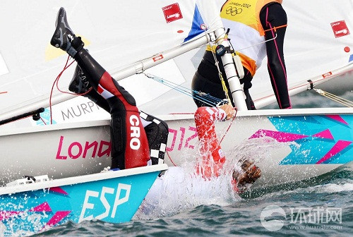 Những vận động viên đua thuyền buồm.