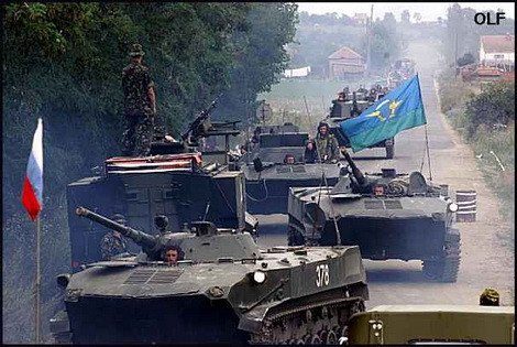 Đội hình thiết giáp BMD của lính dù Nga với lá cờ truyền thống.