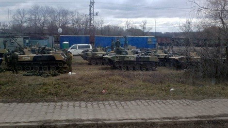 Đội hình BMD-2 của quân Nga đang ở sát biên giới Ukraine.