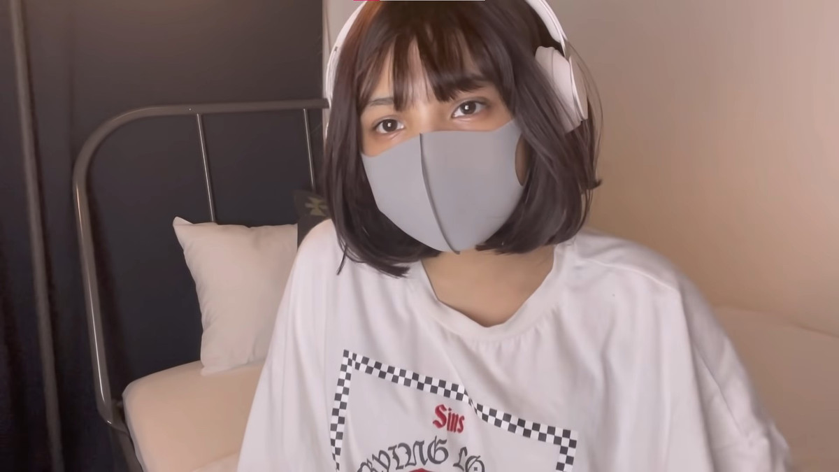 Thao khau trang lo mat moc, hot girl Nhat hut them fan-Hinh-2