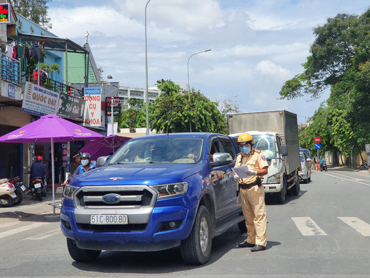 TP HCM: Go bo gan 300 chot kiem soat dich trong noi thanh thanh pho