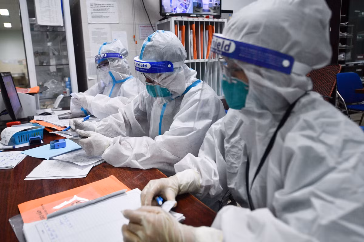 Noi dieu tri nguoi mac Covid-19 co benh nen, tho may tai TP.HCM-Hinh-3