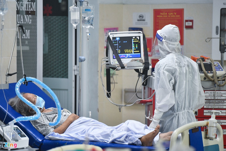 Noi dieu tri nguoi mac Covid-19 co benh nen, tho may tai TP.HCM-Hinh-7